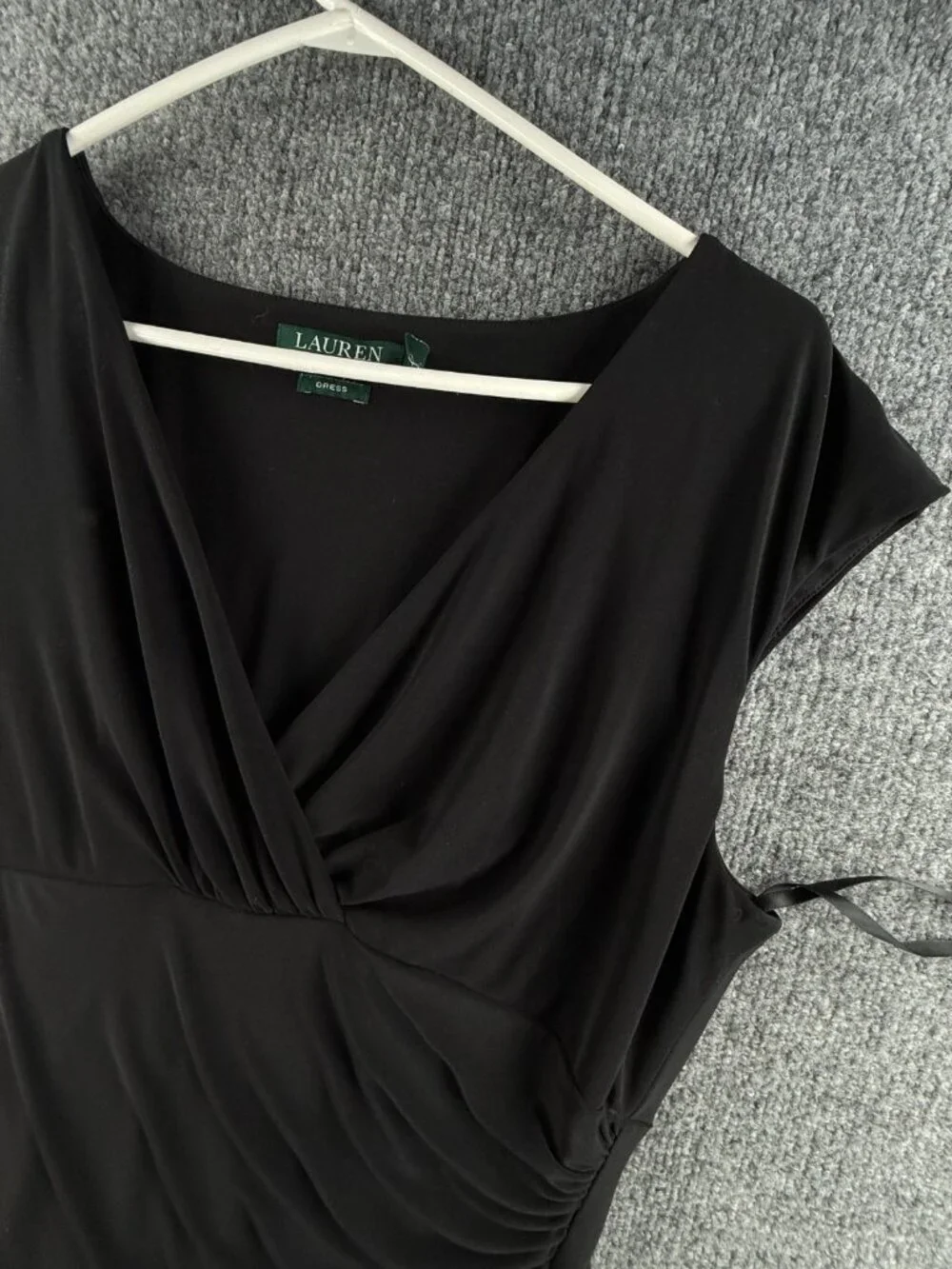 Lauren Ralph Lauren Black Dress Size Women 16 Stretch Sleeveless V Neck Knee - Picture 3 of 16